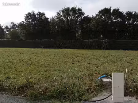 terrain à bâtir de 699 m² à bourg-le-roi (72)