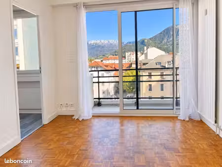 appartement t2 avec balcon et vue montagnes | ascenseur à annecy hypercentre