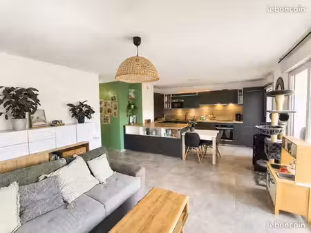 appartement t3 66 m² – poisy centre