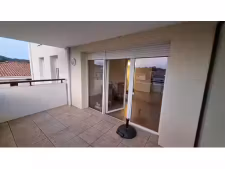 pélissanne à louer t3 avec terrasse et parkings