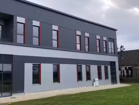 lot activités et petit bureau : 178 m2