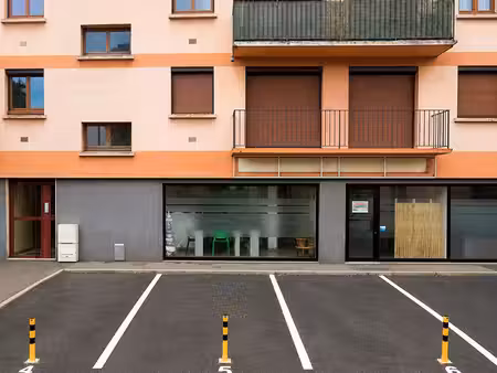 local commercial 92 m² combs la ville