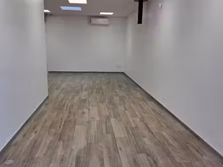 location local commercial