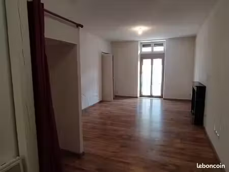 t3 56 m² - place centrale  entre deux guiers