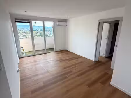 t4/t5 rénové 77 68 m² (carrez) – balcon – métro la rose à 5 min – marseille 13013