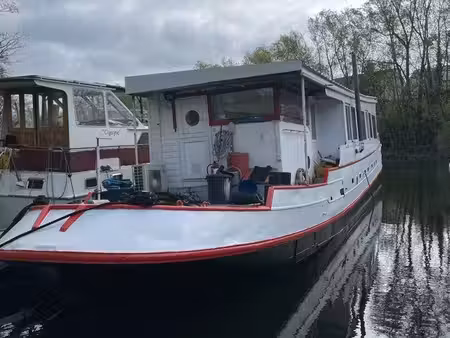 location house boat