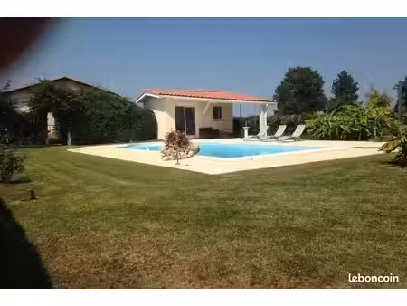 maison t7 avec piscine et terrain cherche ses locataires/colocataires sérieux