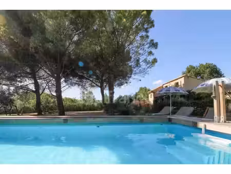 maison en pierre exceptionnelle sans voisin immédiat avec jardin spacieux  piscine  chalet