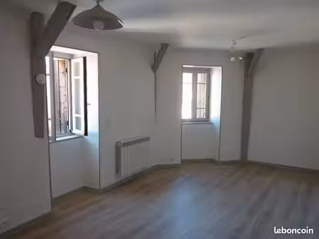 studio 1 pièce 27 m²