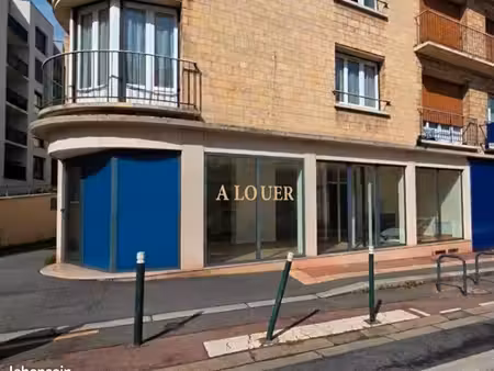 local commercial 70m2 / visibilite ++ / tva sur loyers