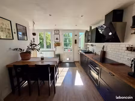 maison clé en main avec jolie jardin proche tous commerces  rer et zones naturelles