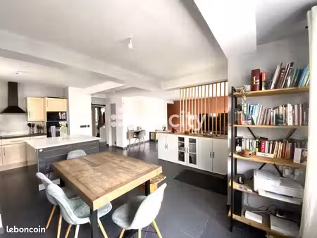 pavillon 6 pièces 244 m²