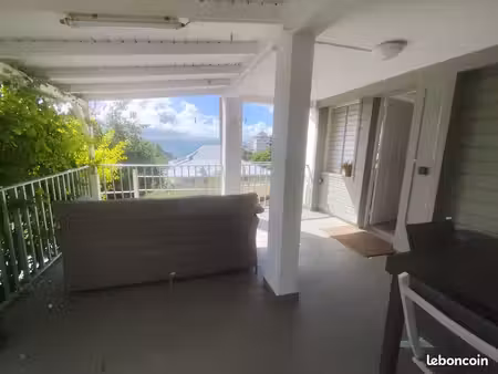 à louer – appartement 2 chambres climatisées avec terrasse et vue sur la baie du gosier da