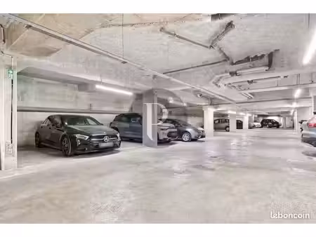 parking/box 13 m² gentilly