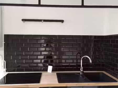 t2 traversant de 49 9 m² – cuisine équipée  cave