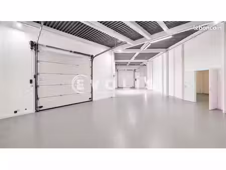 local d'activité 772 m²