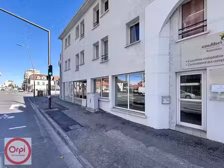 location locaux professionnels 56 m² à pau (64000)  1 320 €