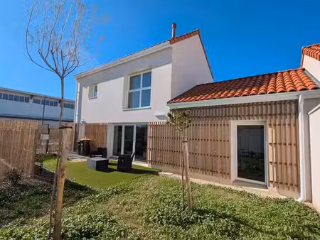 maison neuve bourg sainte-soulle