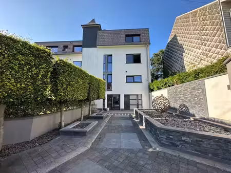 **waterloo** magnifique appartement penthouse duplex
