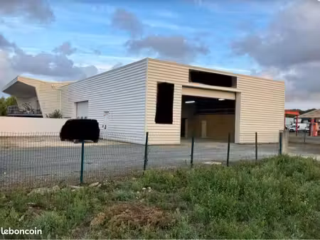 local commerciale  dépôt  bureau  commerce 270m2 + 510m2 de terrain clos -st laurent de la