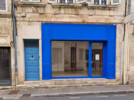 local commercial rénové avec vitrine – centre-ville de rochefort – 25 m²