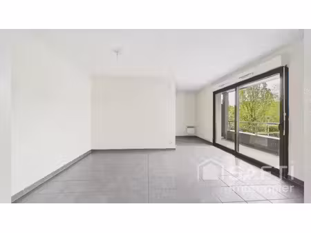 bègles centre – t3 55m² avec balcon et parking