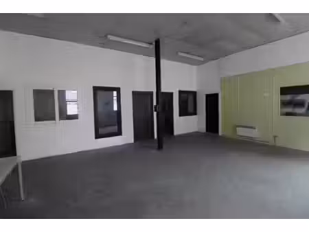 local professionnel 300 m² avec bureaux et stockage