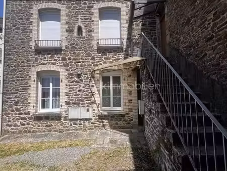 maison de caractère de 88 m² – 5 pièces – vue château de fougères