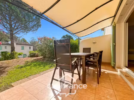 domaine de pont royal – bastidon climatisé de 44 m²  ravalé et parfaitement entretenu  ave