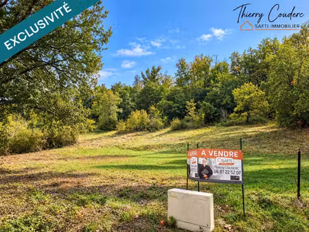 beau terrain de 7 600 m² aux portes de gourdon