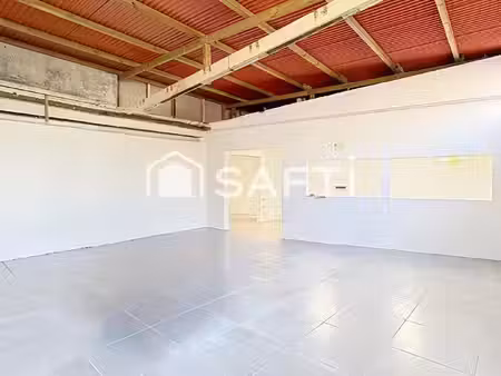 le lamentin : a louer local commercial d’environ 135 m²  un fort potentiel pour votre acti