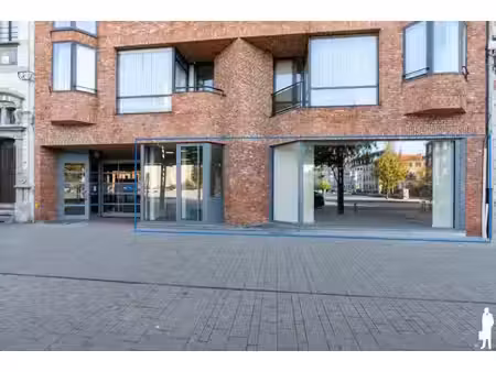 handelsruimte gelegen op de grote markt van turnhout.