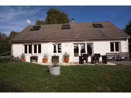 maison familiale avec 5 chambres en impasse implantée sur 1000m² au calme.