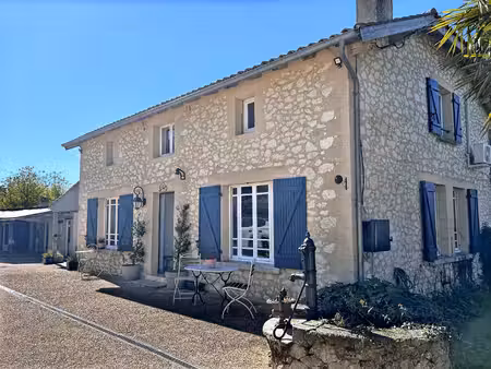 superbe maison de 3 chambres avec maison d'amis indépendante  piscine et potentiel d’activ