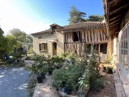 charmante maison en pierre au calme absolu