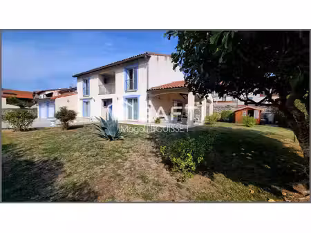 maison t6 de 162m²  année 2010  terrasses  balcon avec vue sur les pyrénées  jardin  garag