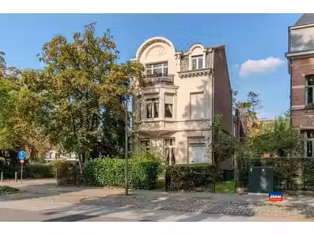 prachtige authentieke herenwoning met zes slaapkamers en grote tuin