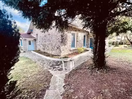maison indépendante de 160 m² avec terrain de 902 m² sur deux rues