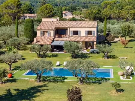 propriété avec parc paysagé et piscine miroir à vendre à lourmarin
