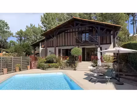 maison familiale de 6 chambres  piscine  terrain de 1569 m2  lacanau océan