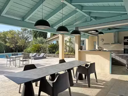 à vendre -maison de plain-pied à uzès  au calme dans un quartier prisé