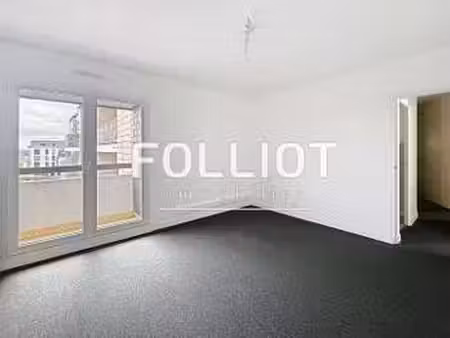 location bureaux et commerces à fougères (35300) : à louer / 15m² fougères