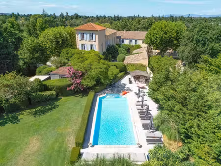 domaine d'exception avec piscine aux portes de l'isle-sur-la-sorgue