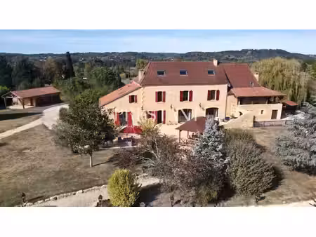 élégante propriété de caractère au cœur du périgord noir.