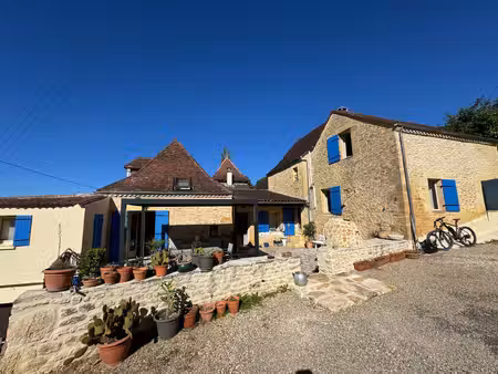 maison en pierres  5 chambres  terrain clos de 1826m²