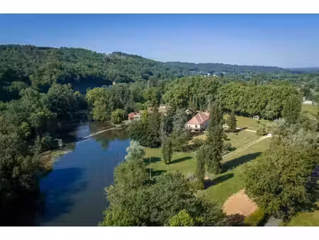en périgord  un moulin hydroélectrique sur les berges de l'isle
