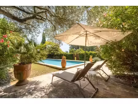 vente confidentielle. une propriété rare  au cœur de la provence