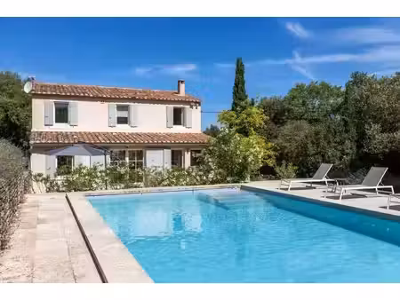 à vendre à bonnieux  villa avec piscine et vue mont ventoux