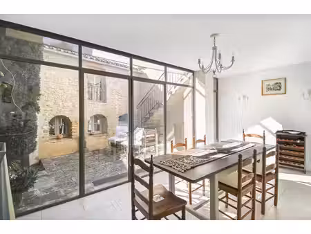 maison de village avec cour  bassin et terrasses à vendre à goult