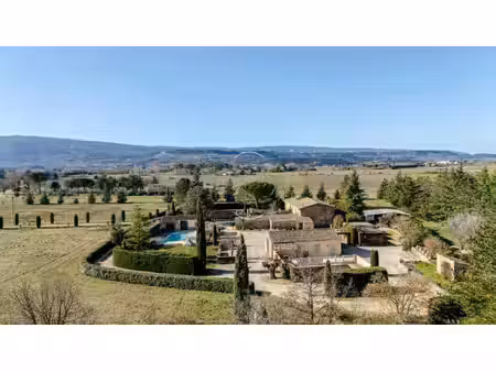 a vendre proche bonnieux : ancien mas rénové avec gîtes indépendants